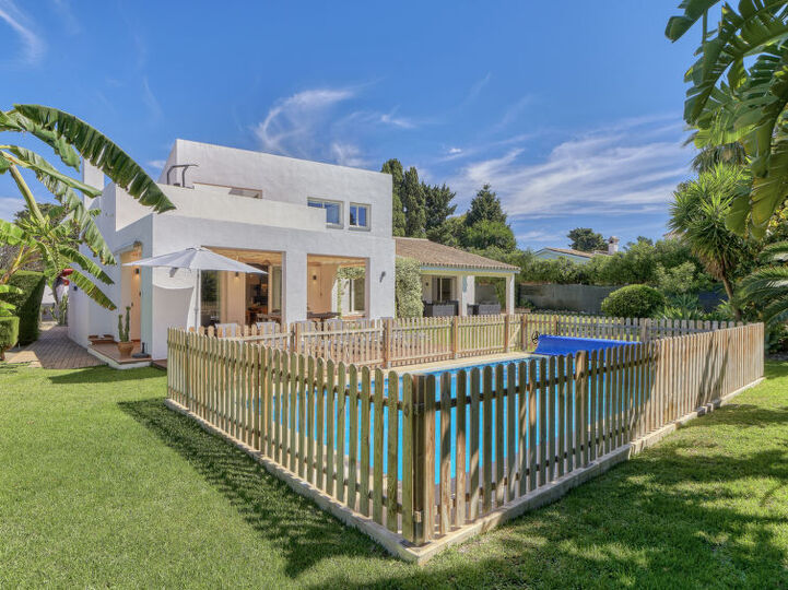 Costa del Sol'da Nefes Kesici Villa, 1122, Estepona, Spain