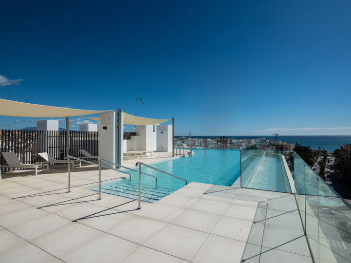 Deniz Kenarında Büyüleyici 3 Yatak Odalı Villa, 1124, Estepona, Spain