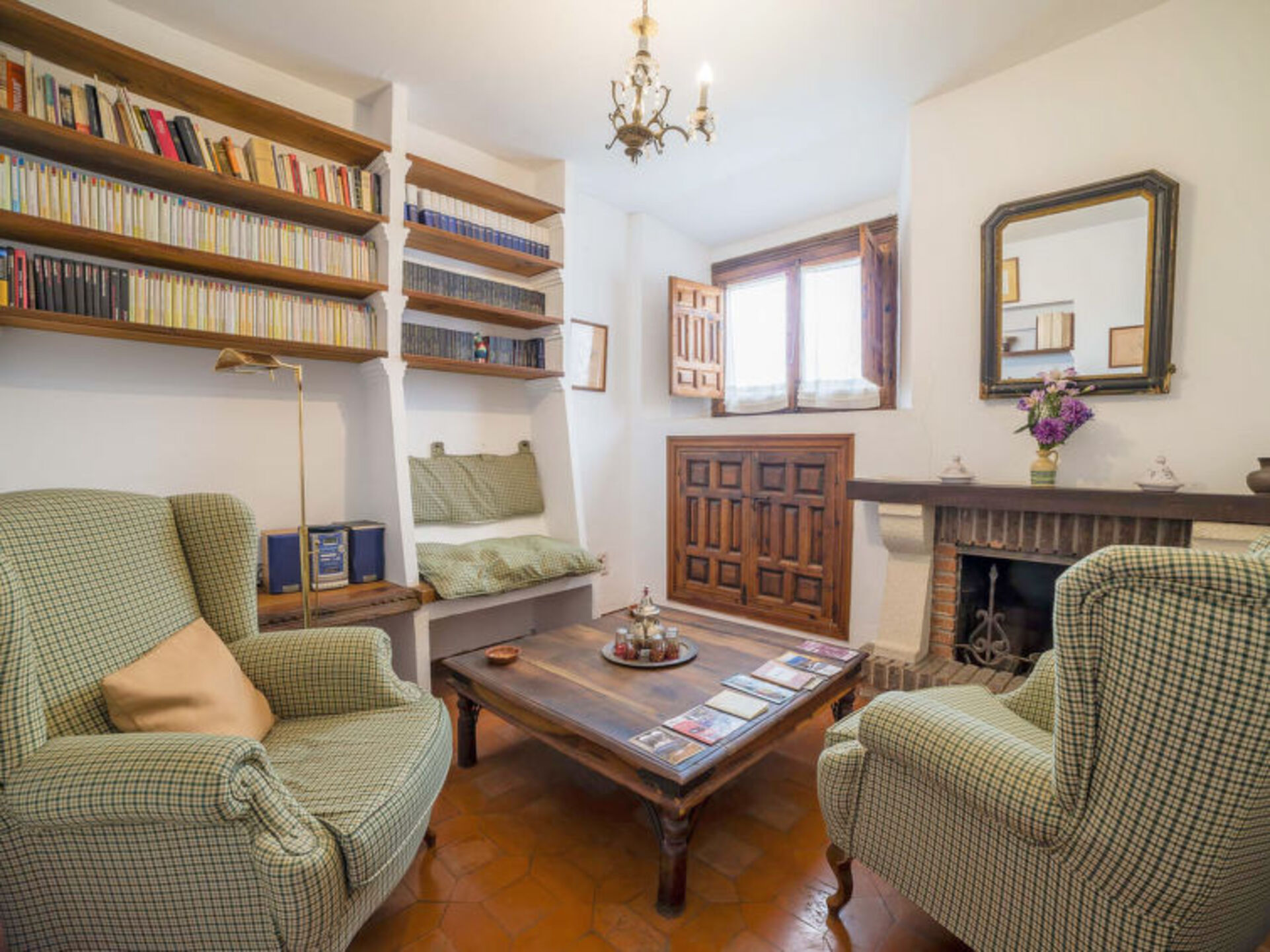 Endülüs'te Lüks 4 Yatak Odalı Villa, 1007