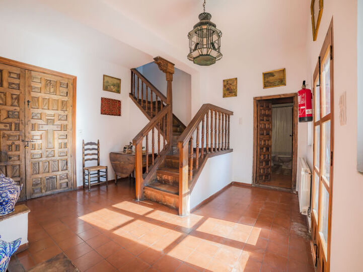 Endülüs'te Lüks 4 Yatak Odalı Villa, 1007
