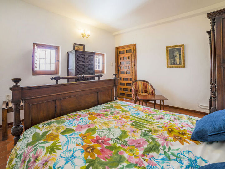 Endülüs'te Lüks 4 Yatak Odalı Villa, 1007