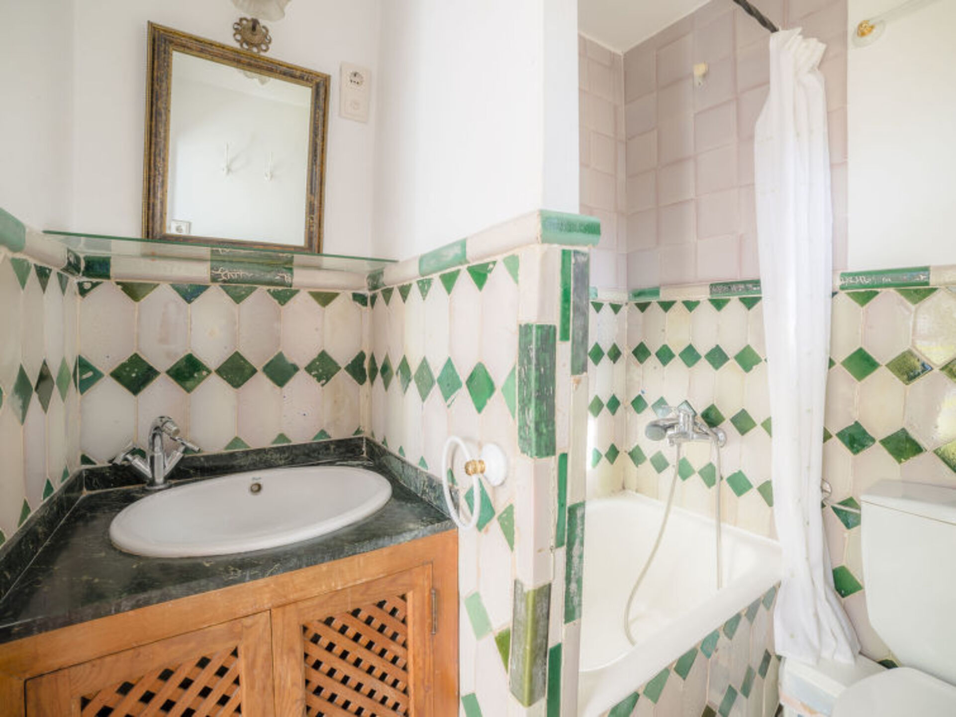 Endülüs'te Lüks 4 Yatak Odalı Villa, 1007