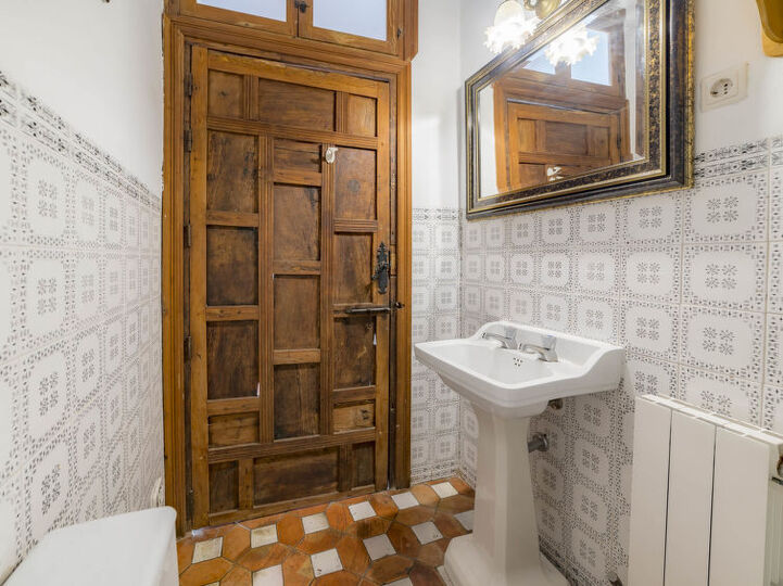 Endülüs'te Lüks 4 Yatak Odalı Villa, 1007