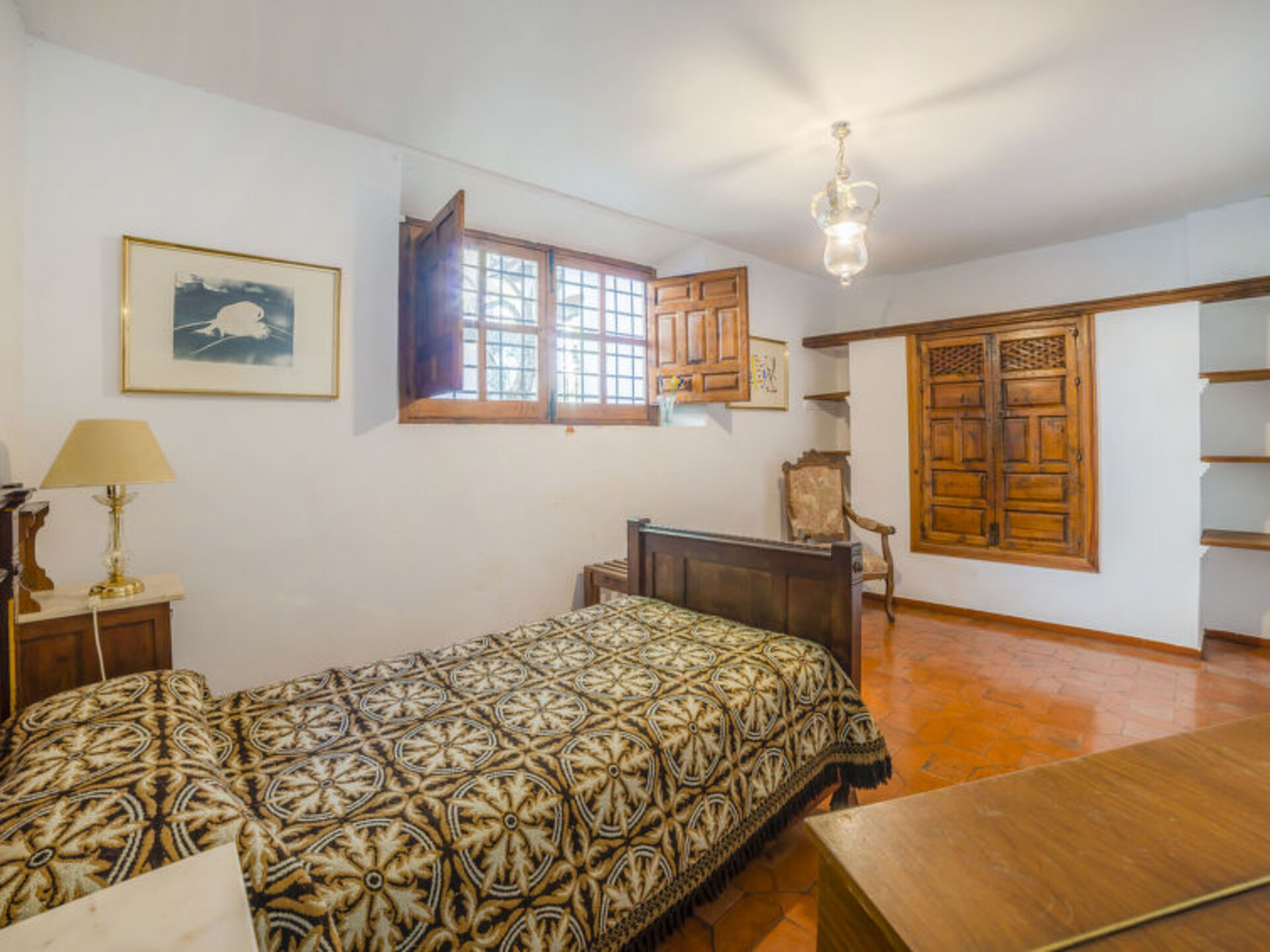 Endülüs'te Lüks 4 Yatak Odalı Villa, 1007