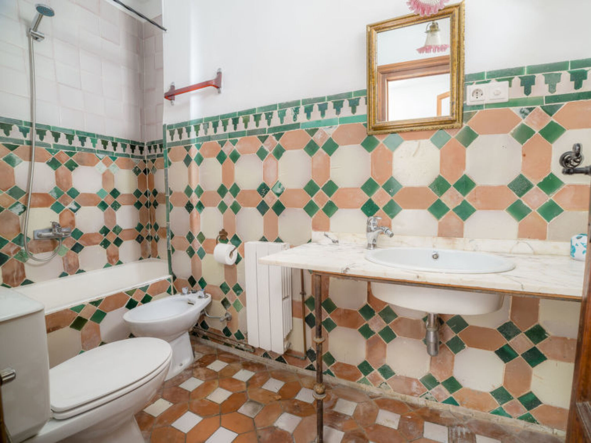 Endülüs'te Lüks 4 Yatak Odalı Villa, 1007