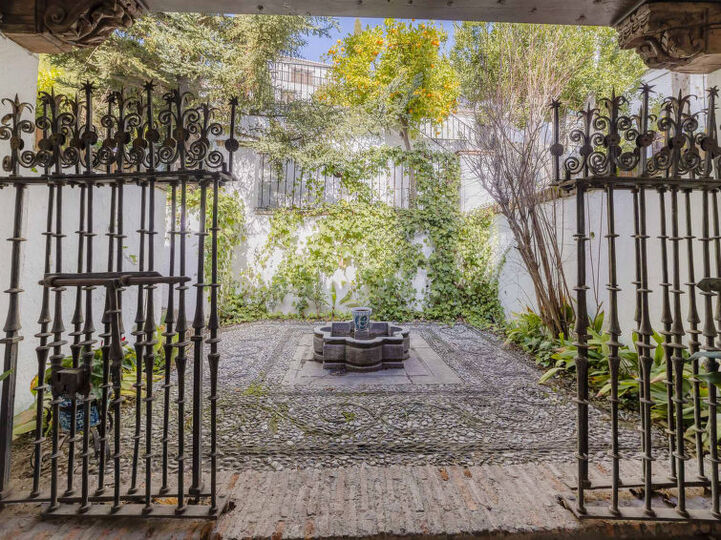 Endülüs'te Lüks 4 Yatak Odalı Villa, 1007
