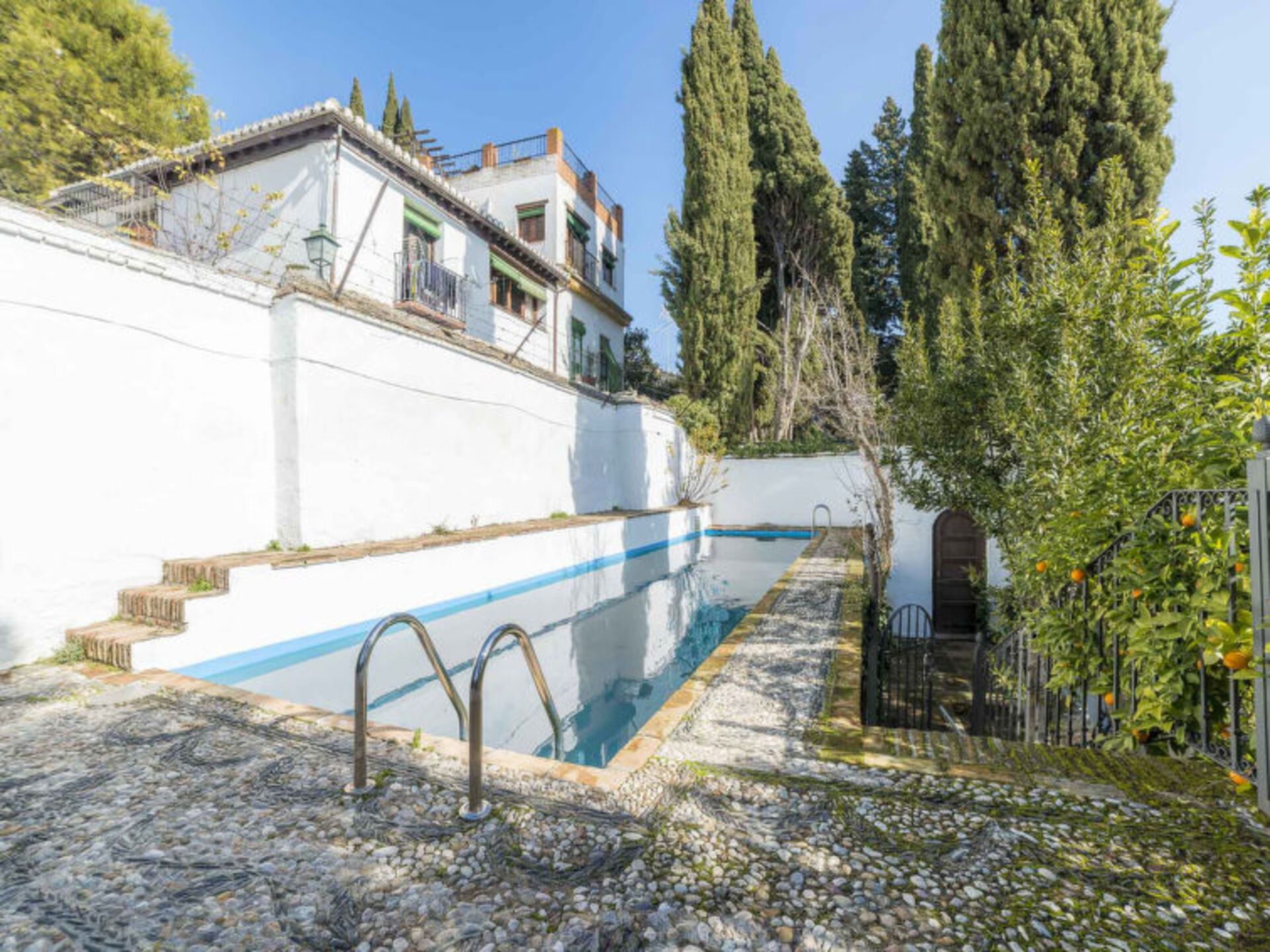 Endülüs'te Lüks 4 Yatak Odalı Villa, 1007