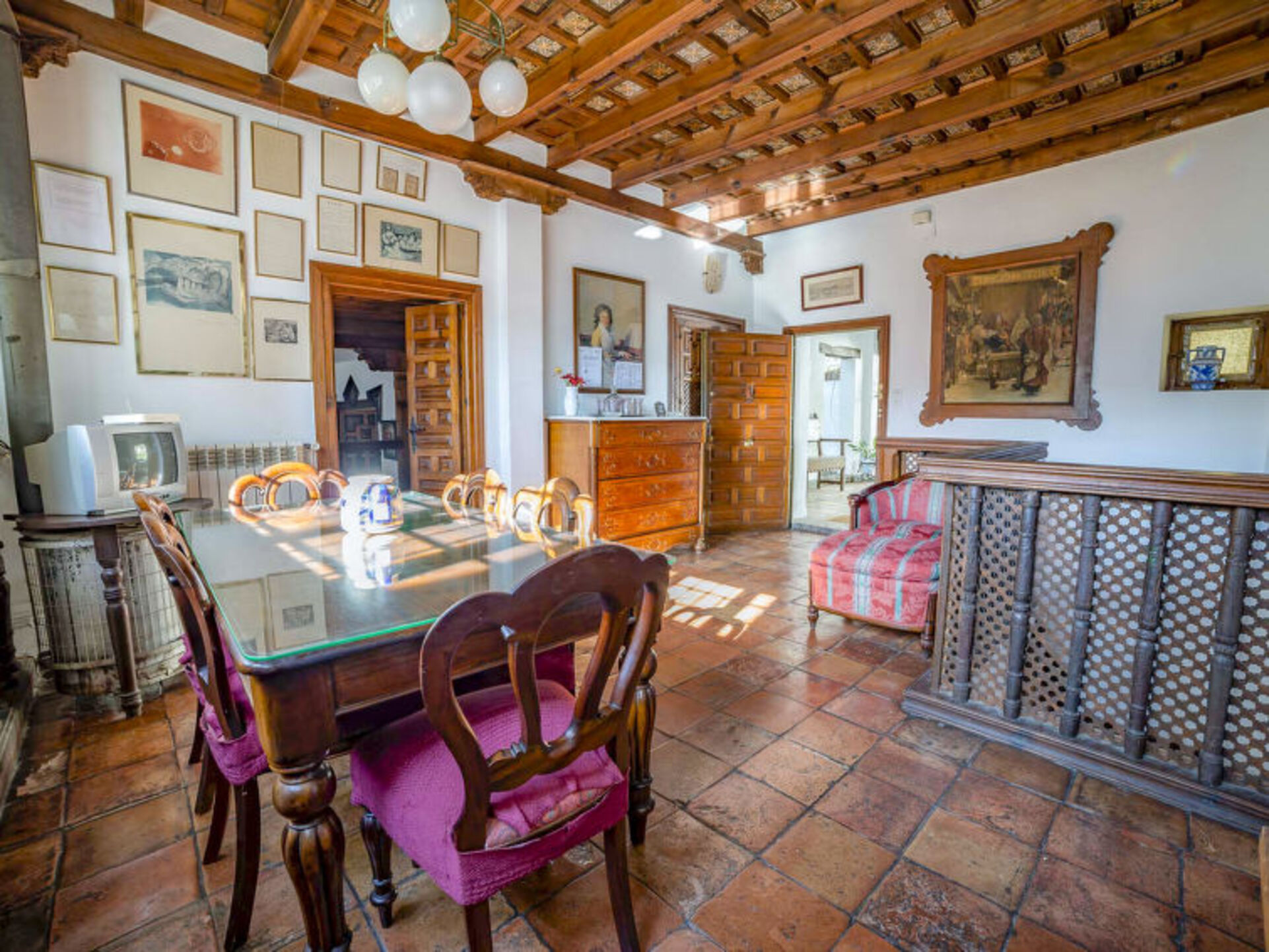 Endülüs'te Lüks 4 Yatak Odalı Villa, 1007