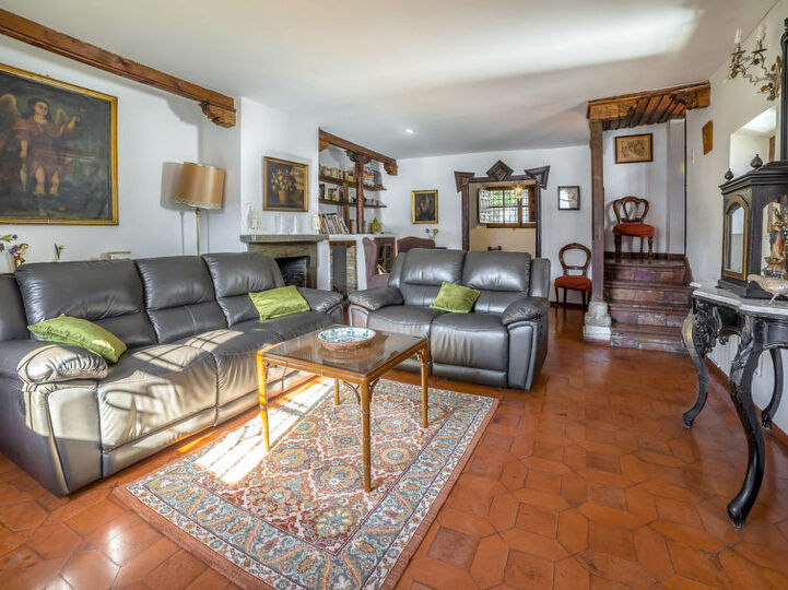 Endülüs'te Lüks 4 Yatak Odalı Villa, 1007