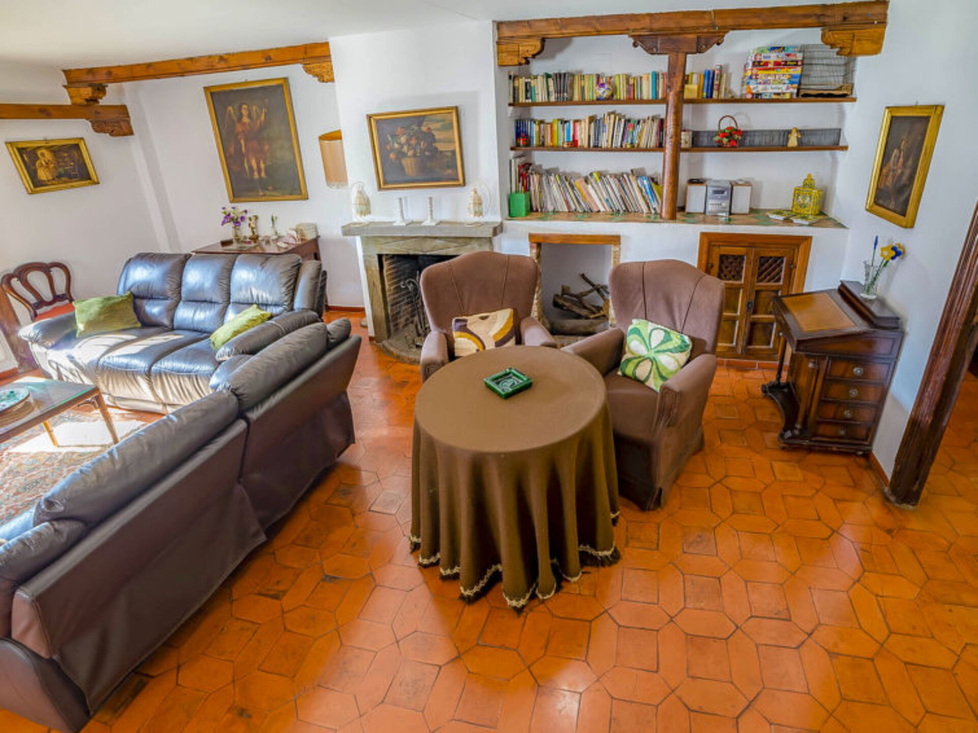 Endülüs'te Lüks 4 Yatak Odalı Villa, 1007