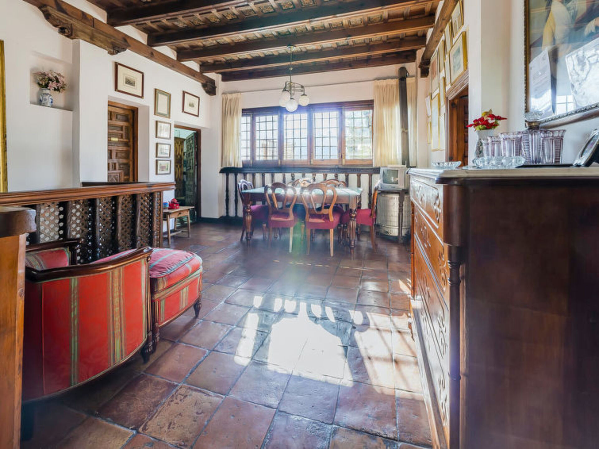 Endülüs'te Lüks 4 Yatak Odalı Villa, 1007