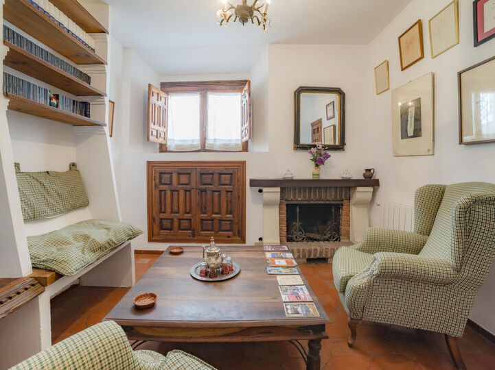 Endülüs'te Lüks 4 Yatak Odalı Villa, 1007