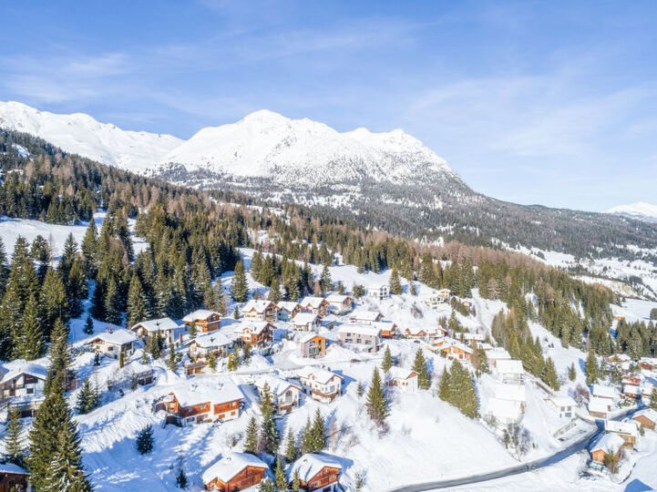 İsviçre Alplerinde Zarif Villa Sığınağı, 1112, Parsonz, Switzerland