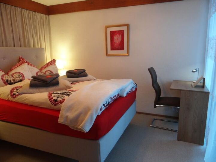 Obwalden'deki Sakin Cennet, 1004
