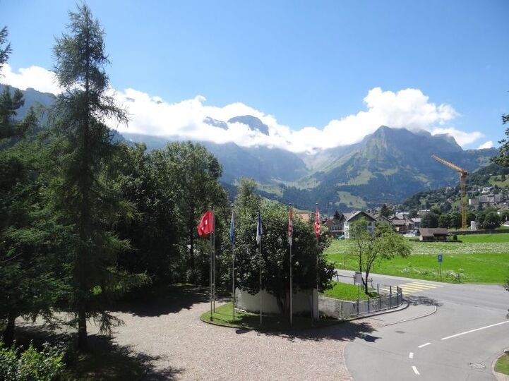 Obwalden'deki Sakin Cennet, 1004