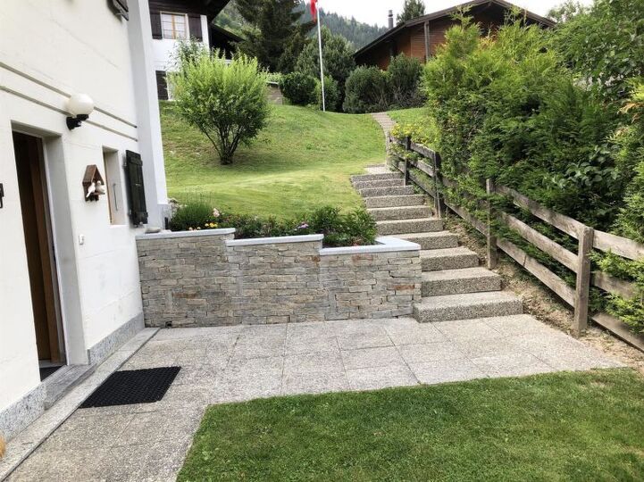 Dağ Büyüsü: Valais'te Zarif 3 Yatak Odalı Villa, 1365