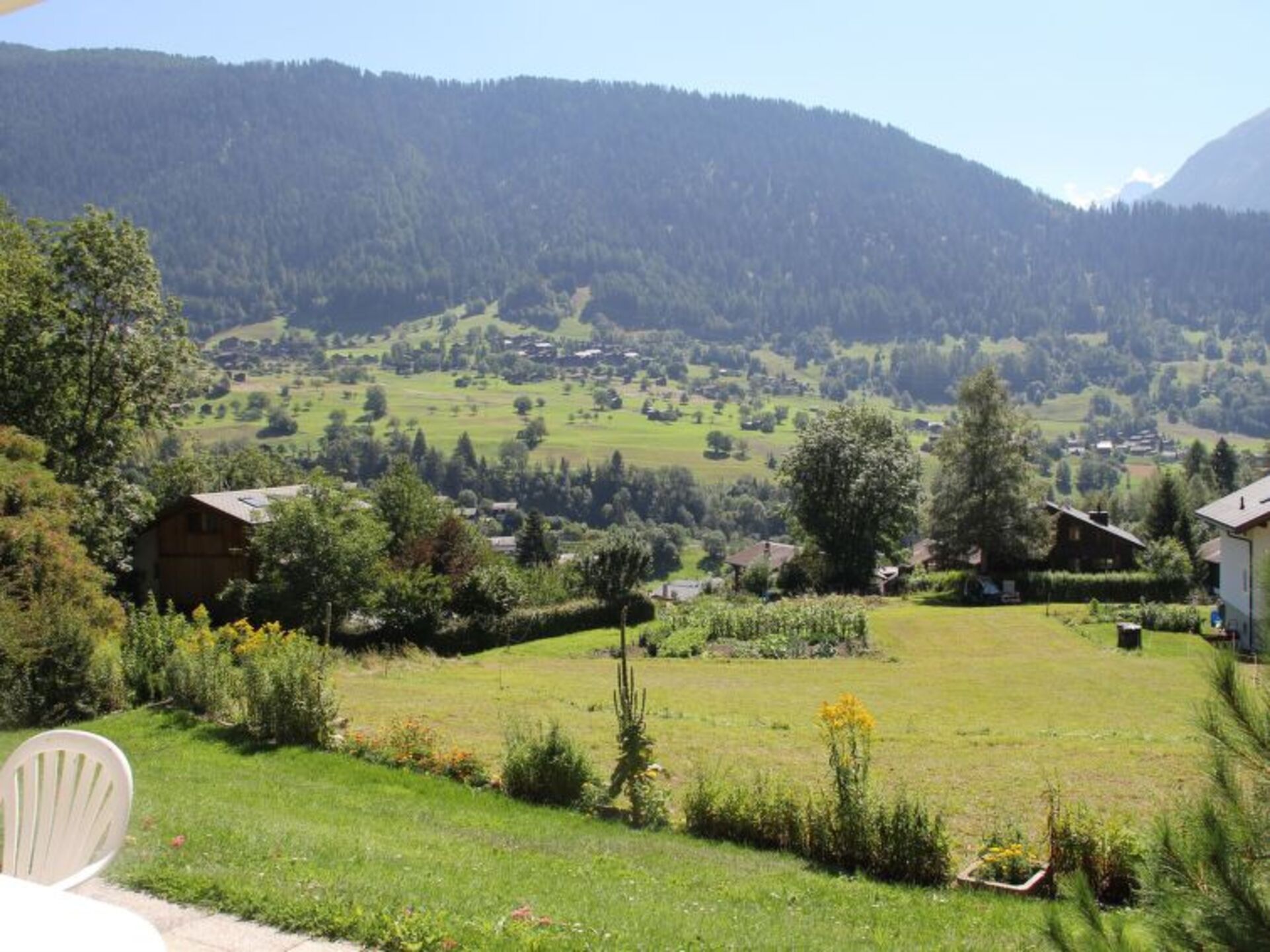 Dağ Büyüsü: Valais'te Zarif 3 Yatak Odalı Villa, 1365