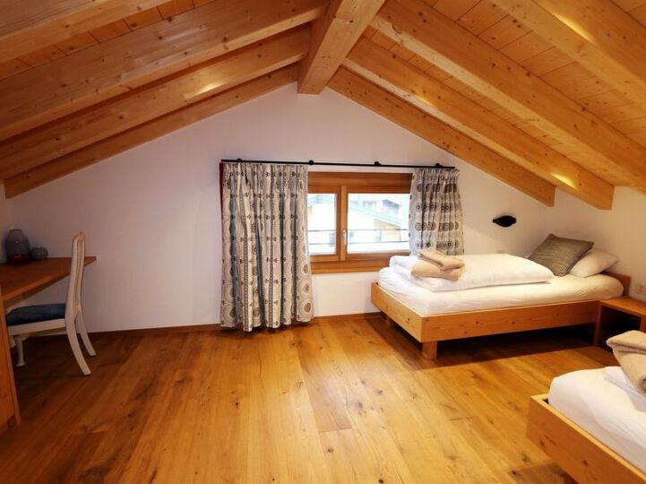 Mountain Magic: 4 Yatak Odalı Villa, Valais, 1387