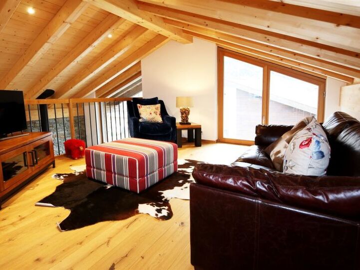 Mountain Magic: 4 Yatak Odalı Villa, Valais, 1387