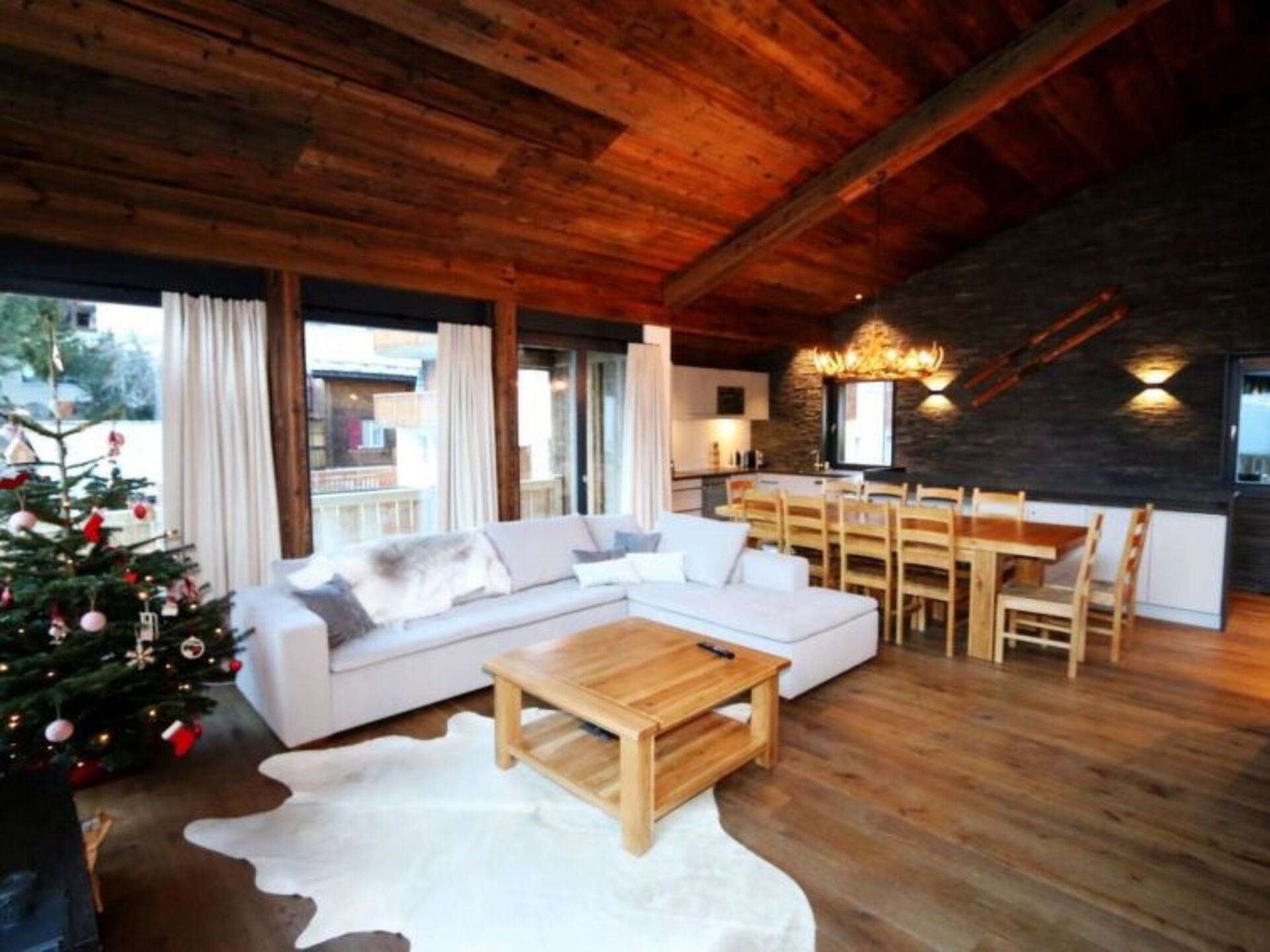 Saas-Fee, 1263'te Satılık Şirin Villa