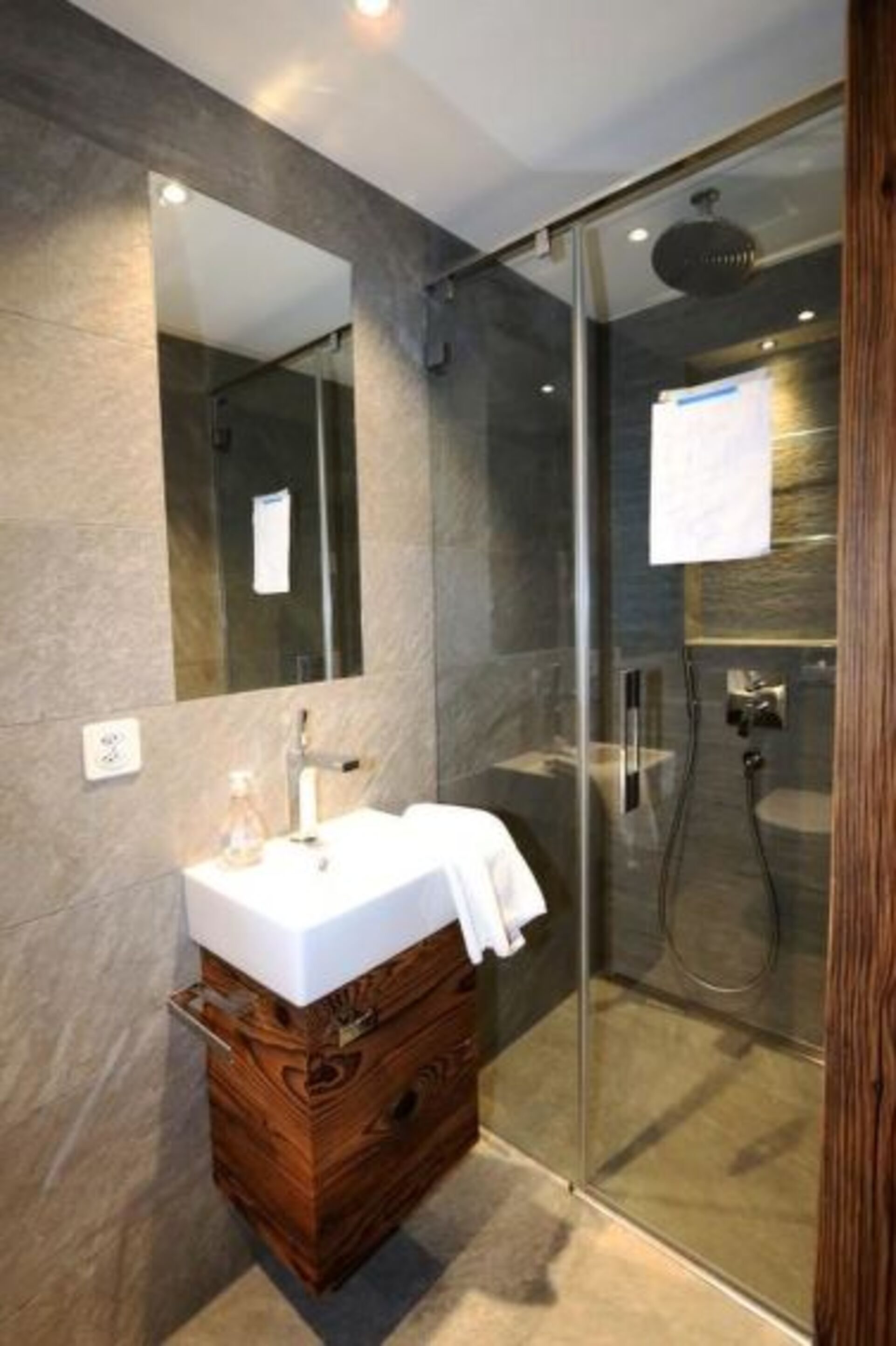 Saas-Fee, 1263'te Satılık Şirin Villa