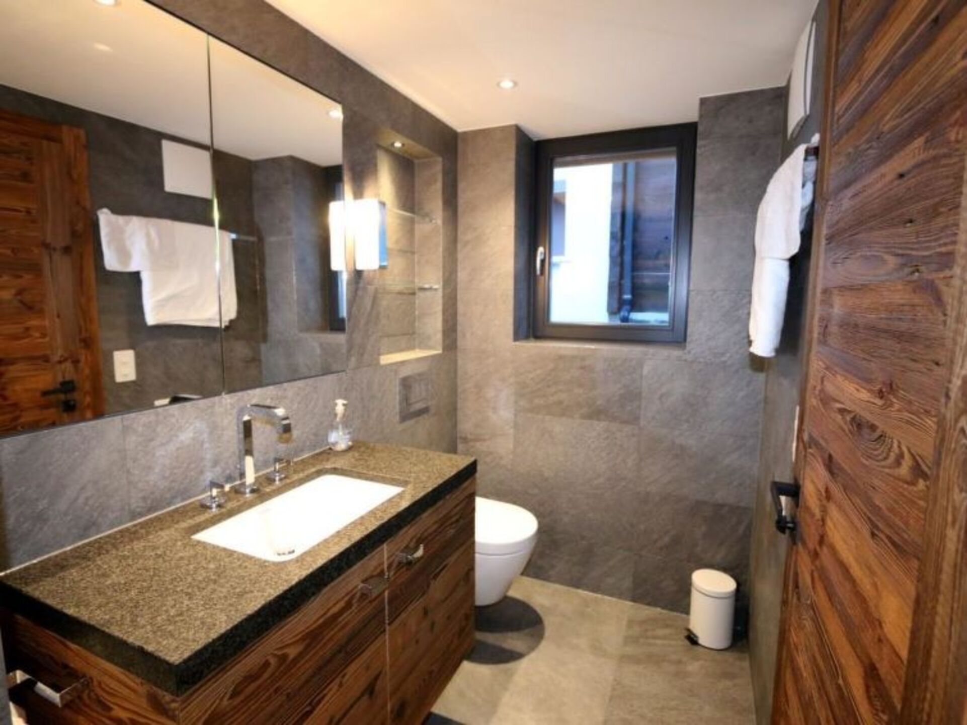 Saas-Fee, 1263'te Satılık Şirin Villa