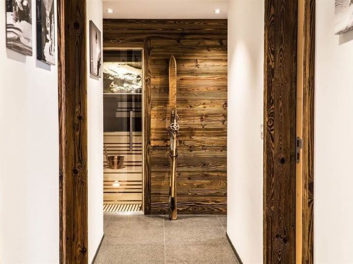 Saas-Fee, 1263'te Satılık Şirin Villa