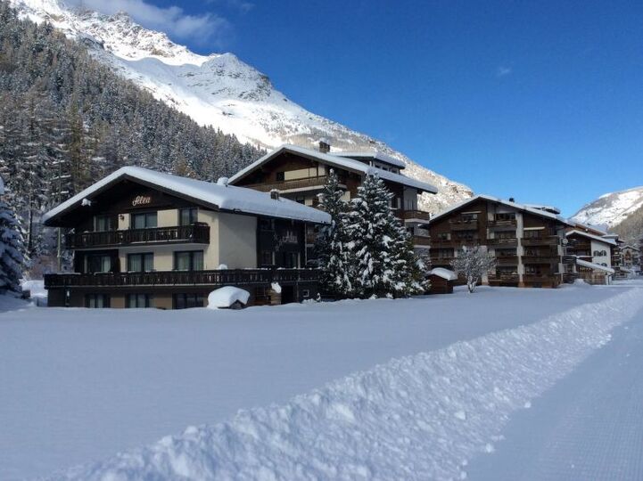 Saas-Grund, 1239'da Evinizden Uzakta Eviniz, Saas-Grund, Switzerland