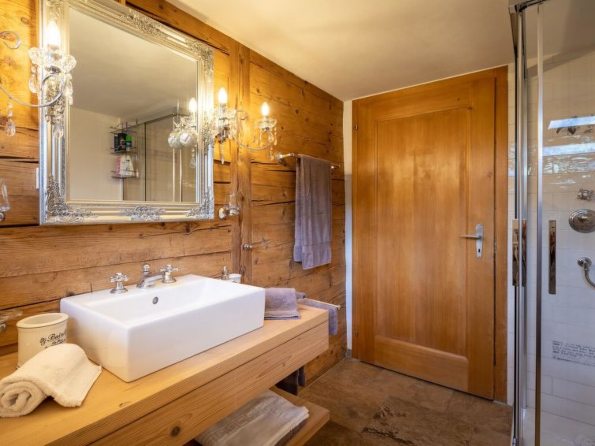 Lenk City'de 2 Yatak Odalı Şirin Villa, 1187