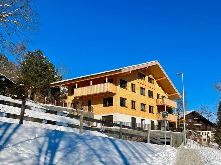 Zweisimmen'de Zarif Aile Evi, 1177, Zweisimmen, Switzerland