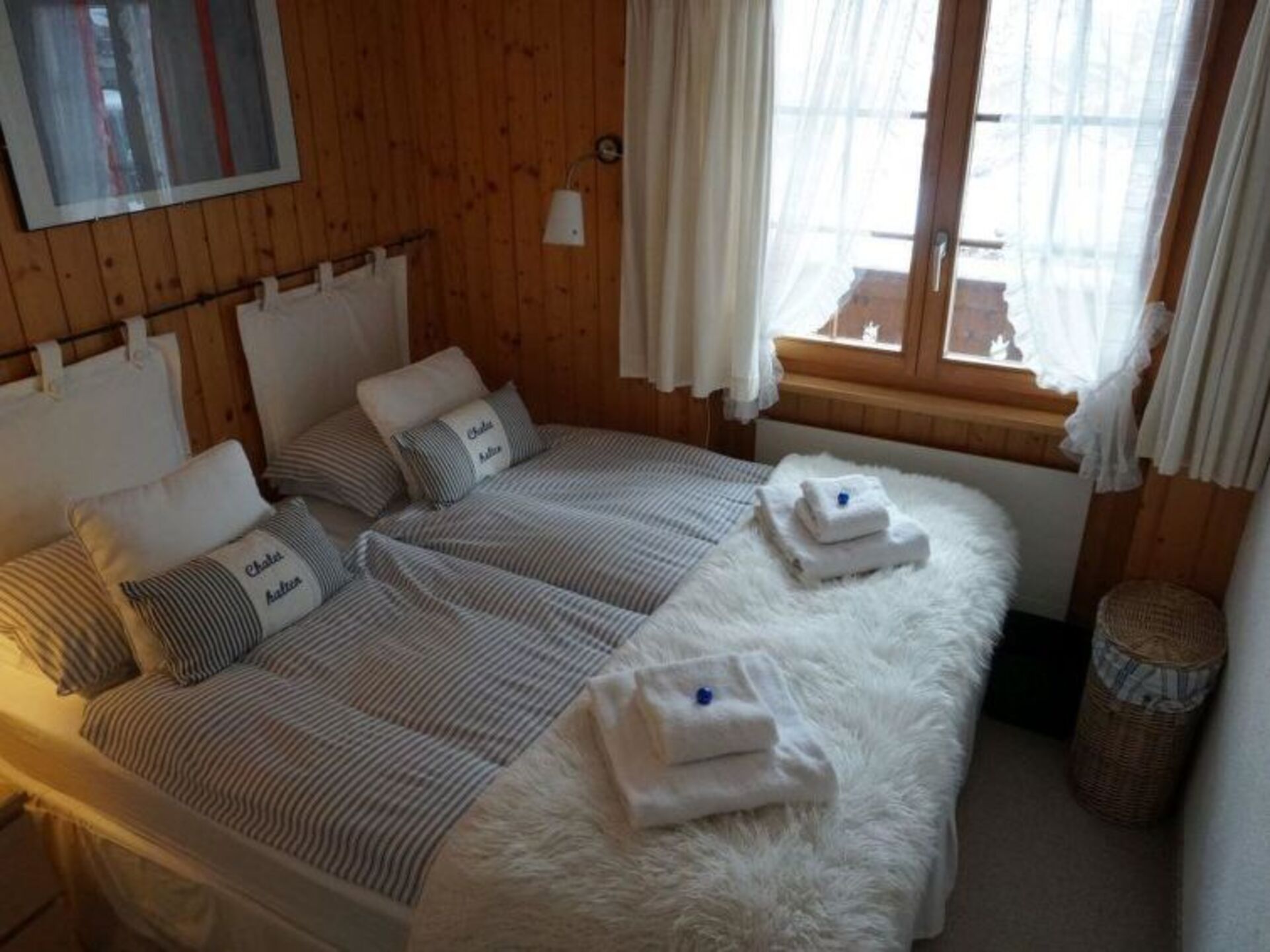 Zweisimmen'de Zarif 2 Yatak Odalı Villa, 1195