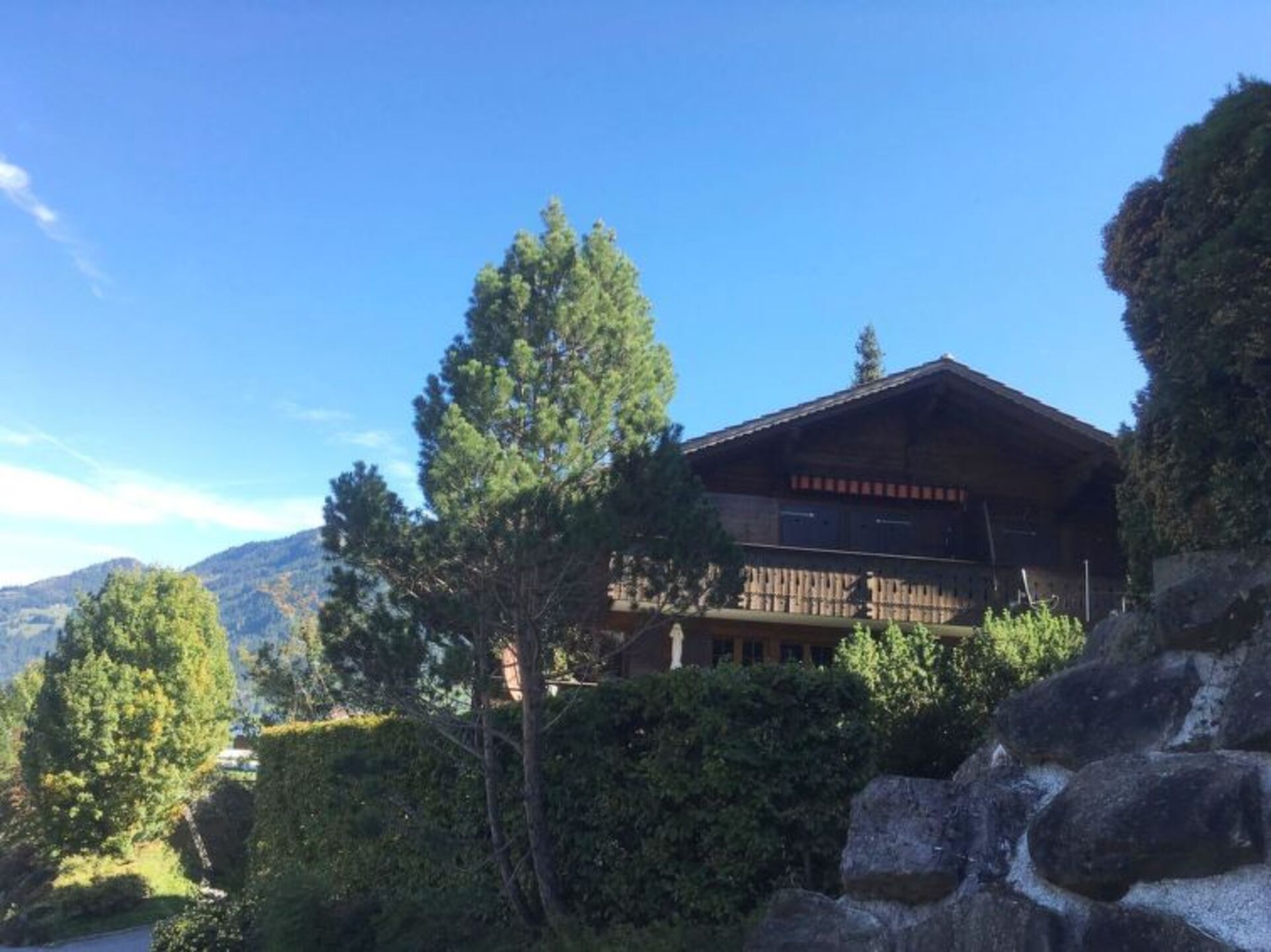 Zweisimmen'de Zarif 2 Yatak Odalı Villa, 1195