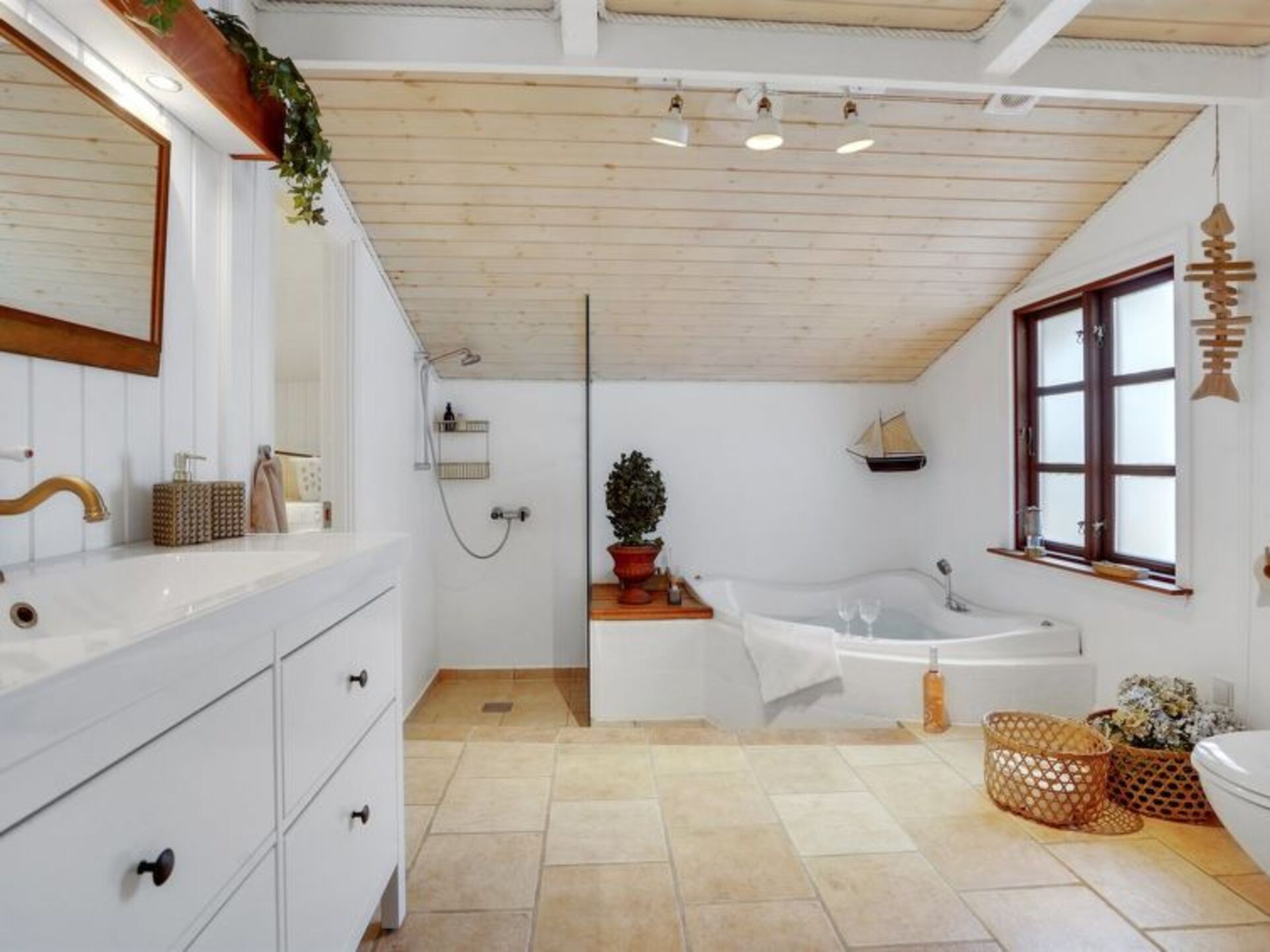 Bathroom / Wellness