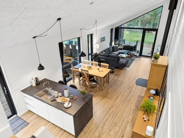 Mükemmel Aile Tatil Yeri, Hals 1007