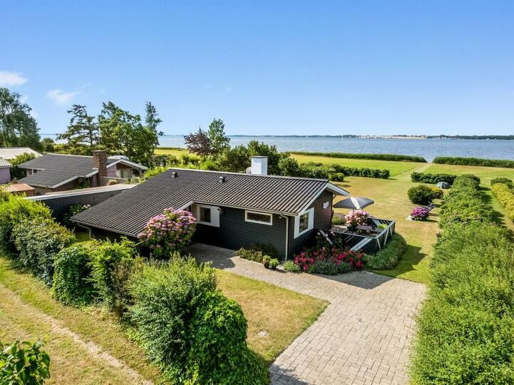 Büyülü Aile Anıları, Fejø 1058, Fejø, Denmark