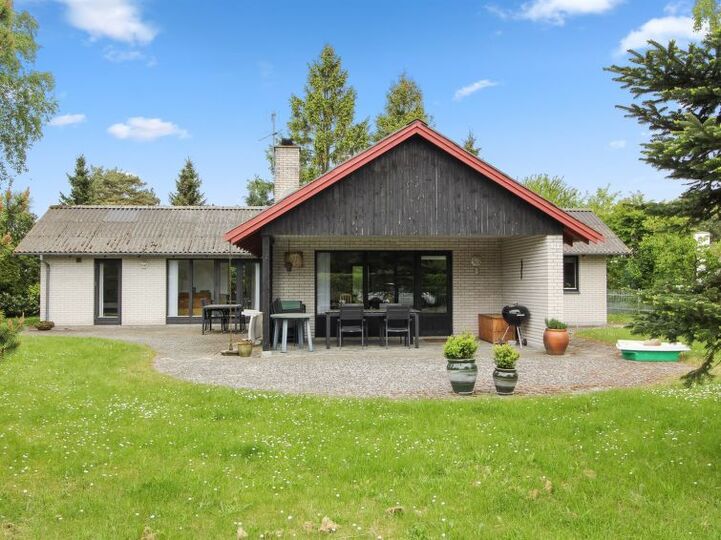 Büyülü Aile Anıları, Væggerløse 1104, Væggerløse, Denmark