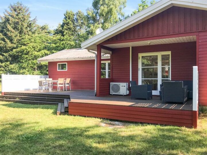 Büyülü Aile Anıları, Aakirkeby 1106, Aakirkeby, Denmark