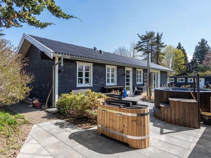 Mükemmel Kaçışınız, Dronningmølle 1099, Dronningmølle, Denmark