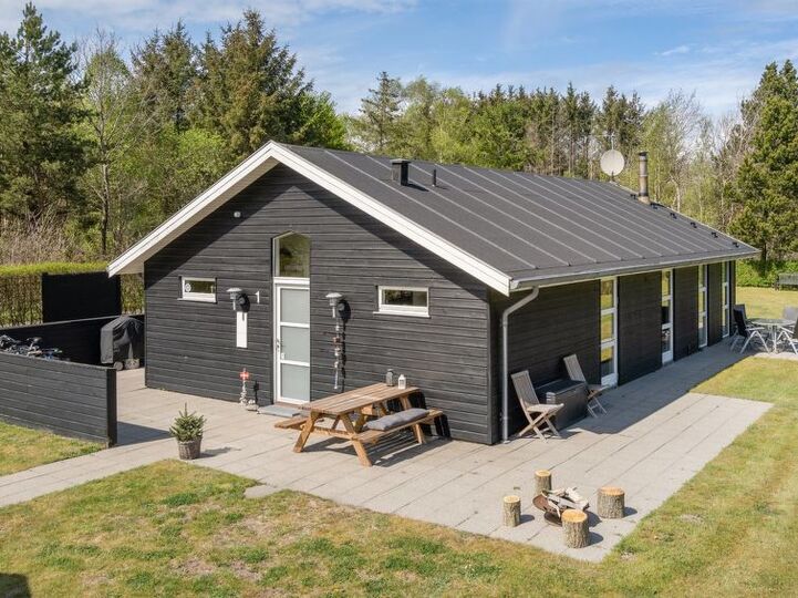 Büyülü Aile Anıları, Hals 1098, Hals, Denmark