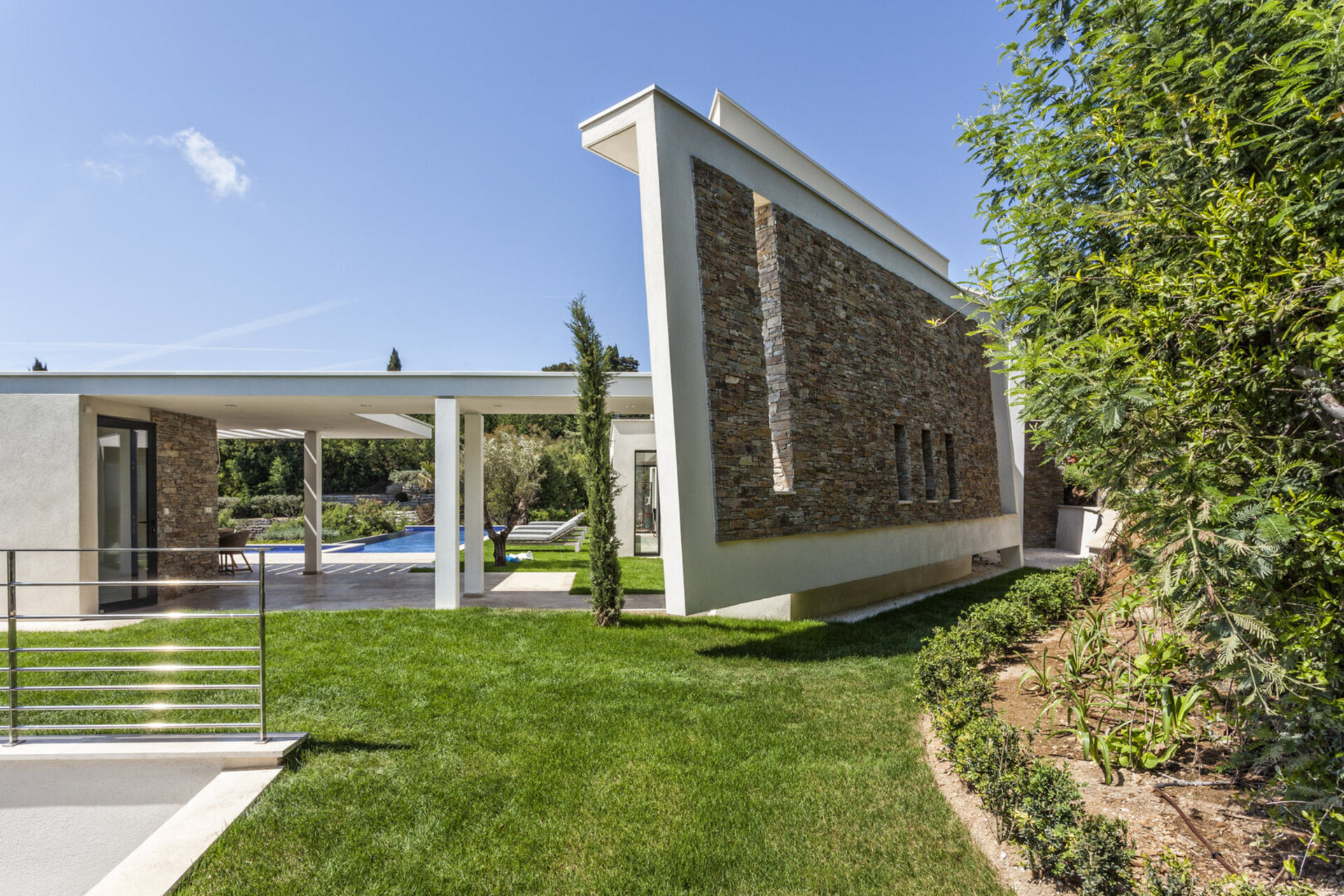 Deniz Kenarında Huzur: Villa Colibri'nin Lüks Kaçamağı