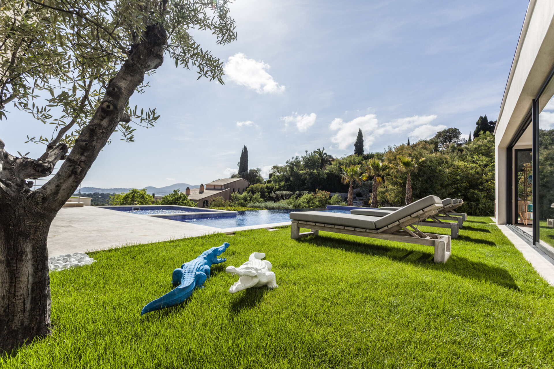 Deniz Kenarında Huzur: Villa Colibri'nin Lüks Kaçamağı