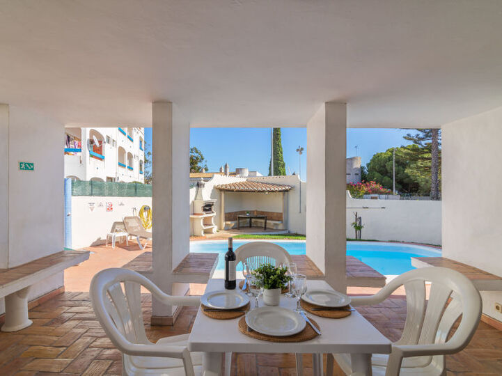 Albufeira Villa 1161'deki bu lüks 2 yatak odalı villayı çok seveceksiniz.