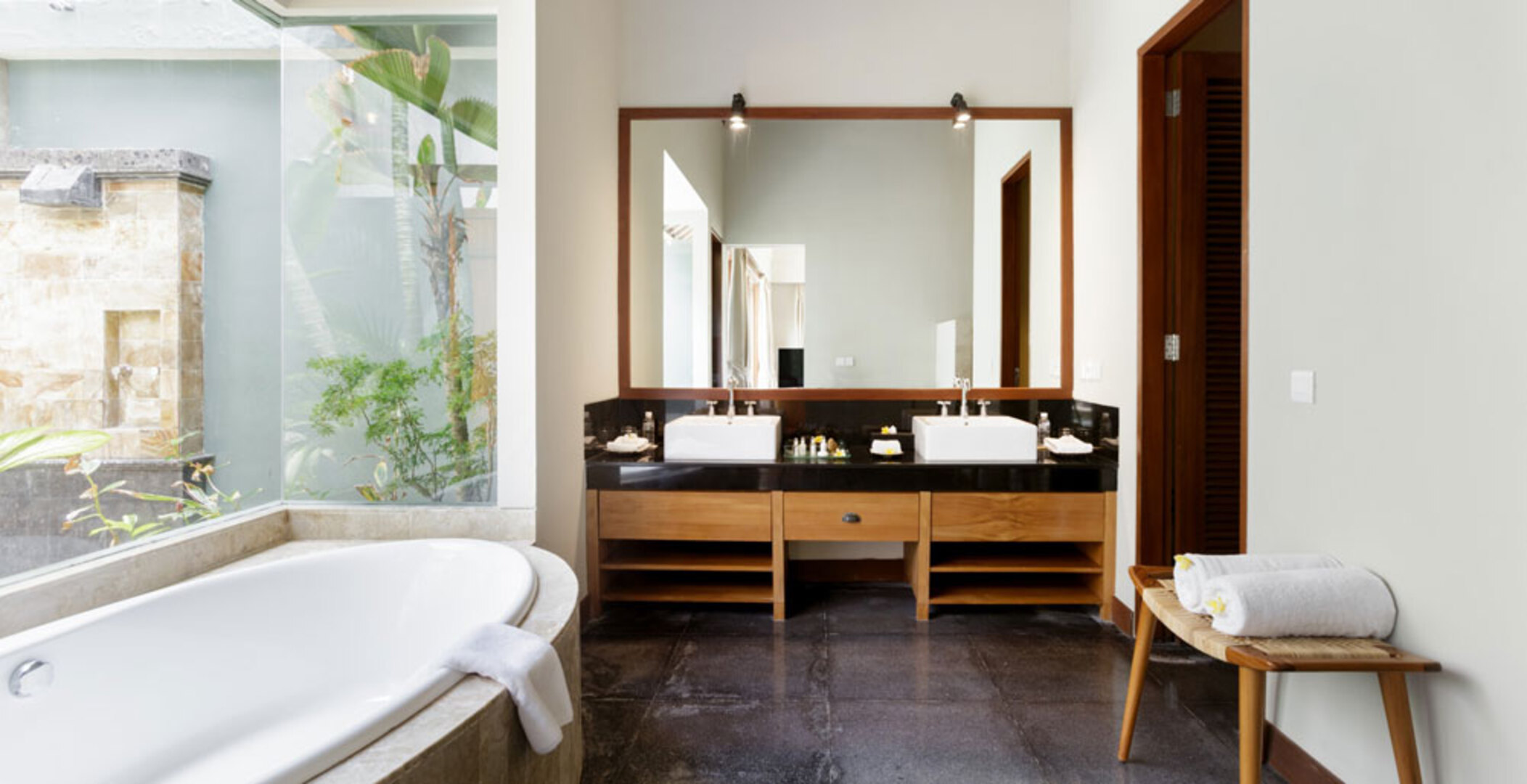 Bali'de 7 Yatak Odalı Gizli Vaha, 2244