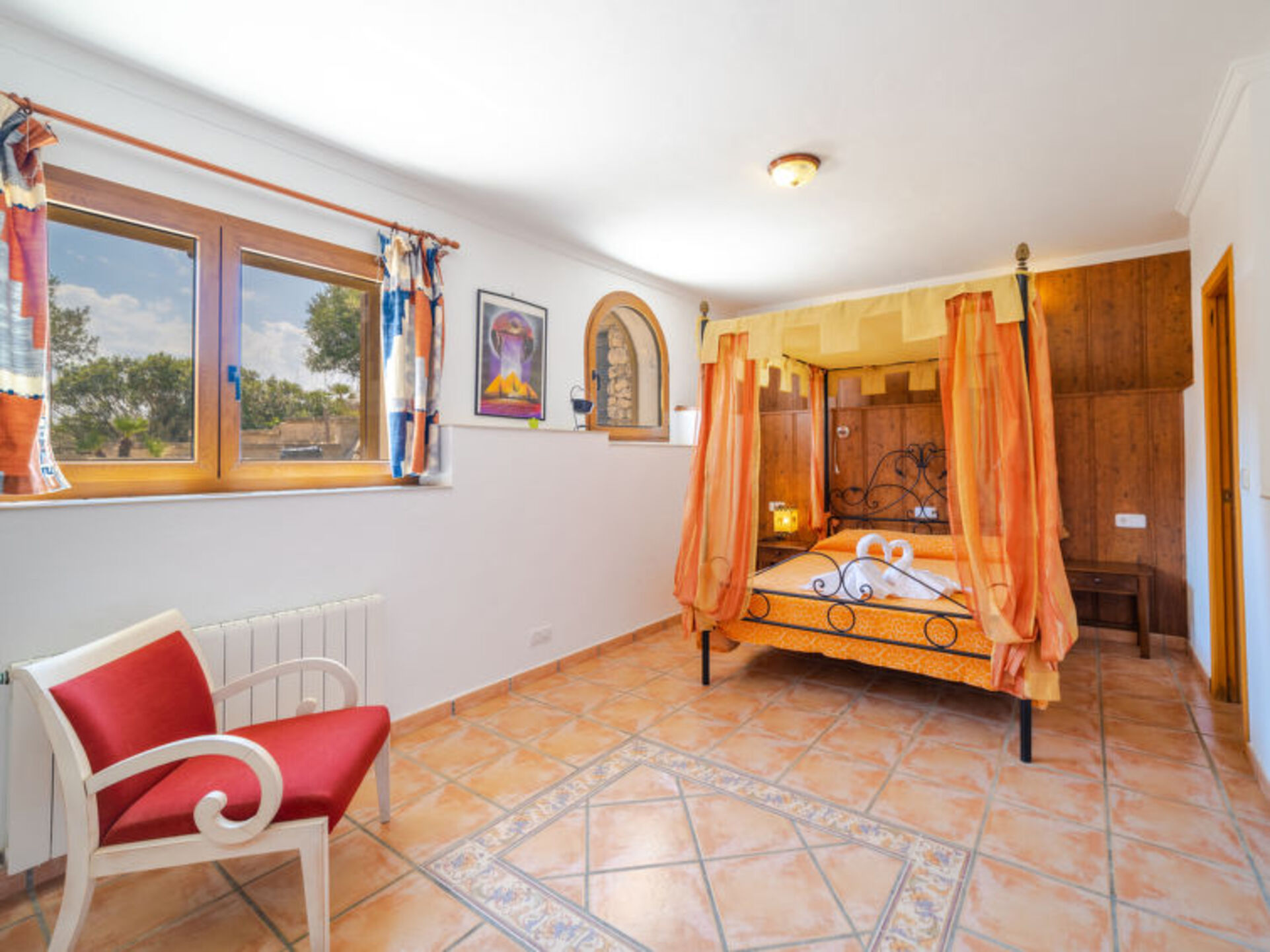 Şık Bir Şekilde Rahatlayın - Zarif 5 Yatak Odalı Villa, 1621