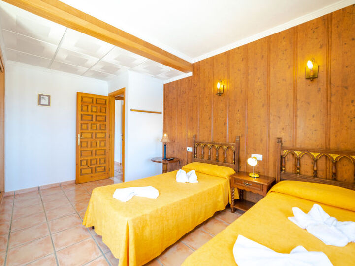 Şık Bir Şekilde Rahatlayın - Zarif 5 Yatak Odalı Villa, 1621