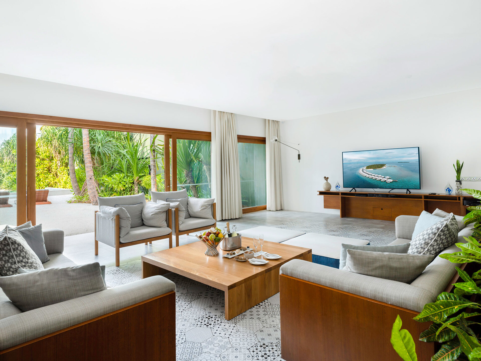 Paradise'da Şık 4 Yatak Odalı Villa, 1007