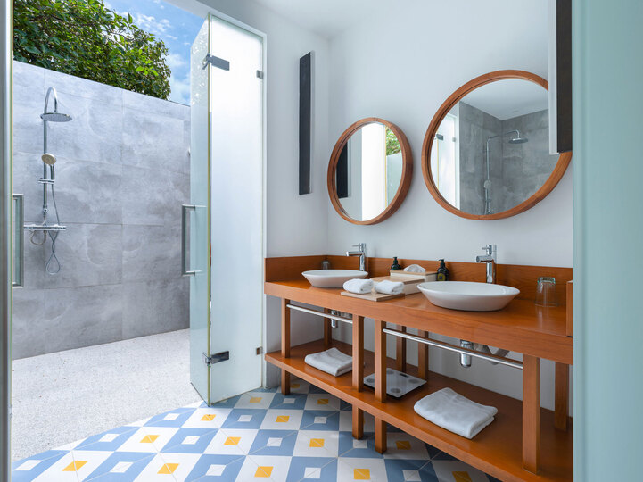Amilla Beach Residences - 4 Bedroom - Outdoor shower