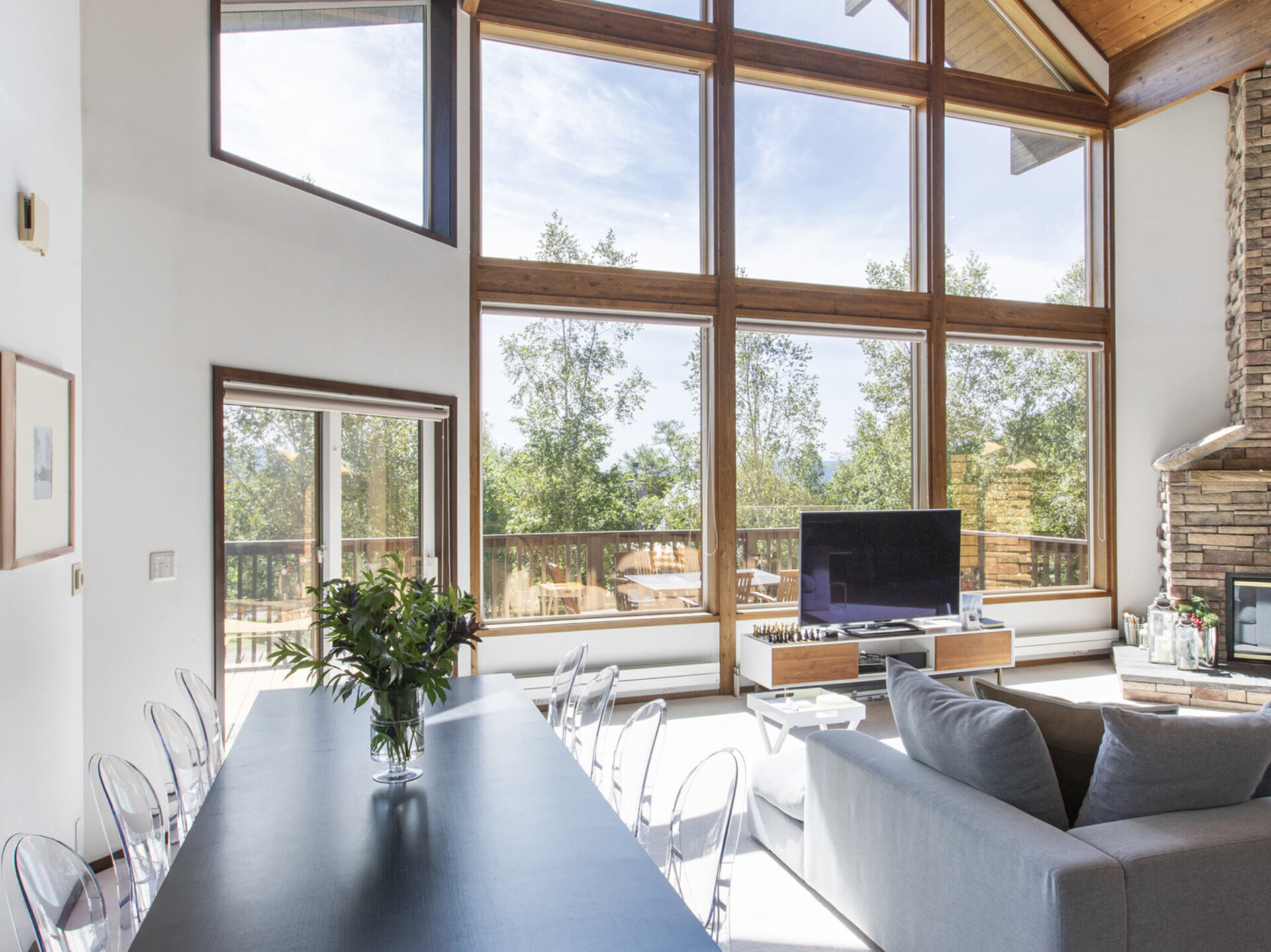 Impressive living area window walls