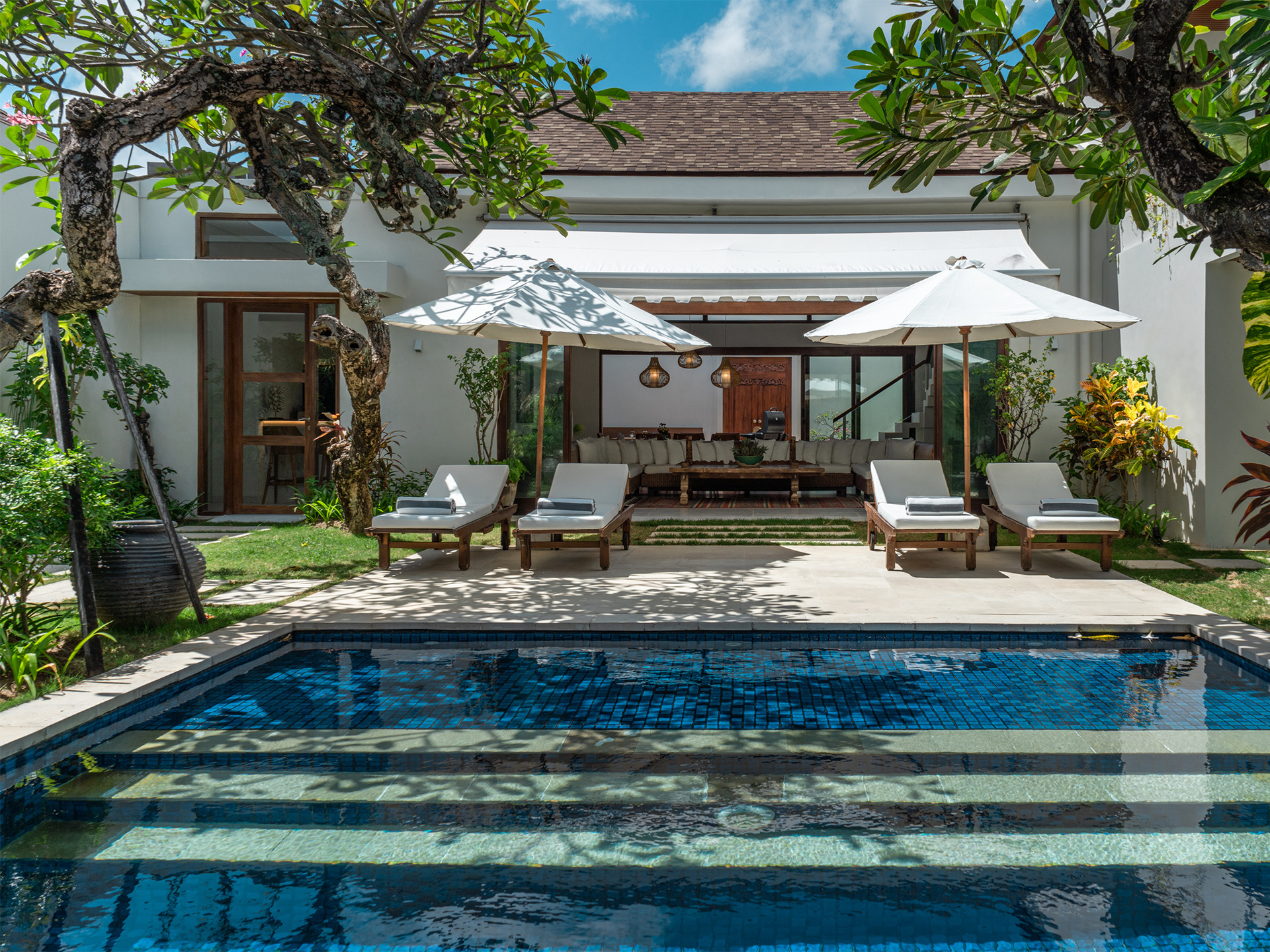 Bali'de Büyüleyici Deniz Kenarı 4BR Villa, 2256