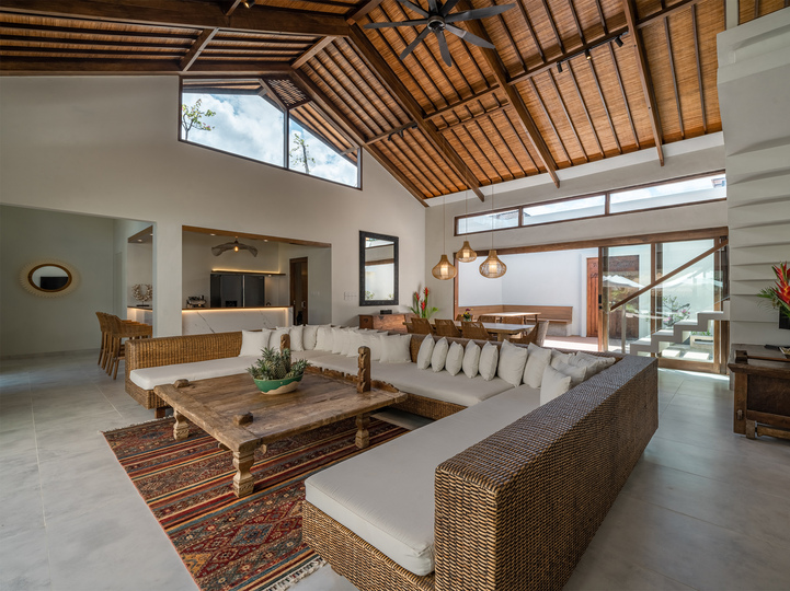 Bali'de Büyüleyici Deniz Kenarı 4BR Villa, 2256